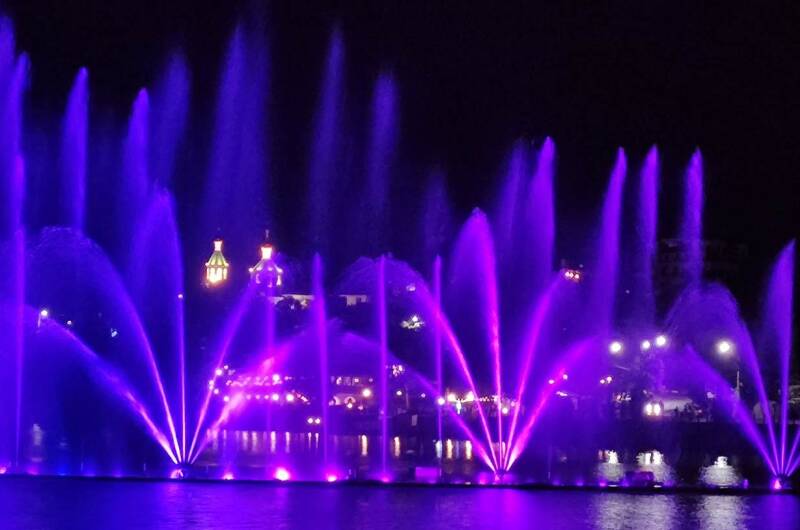 Деревянный домик у озера Абрау